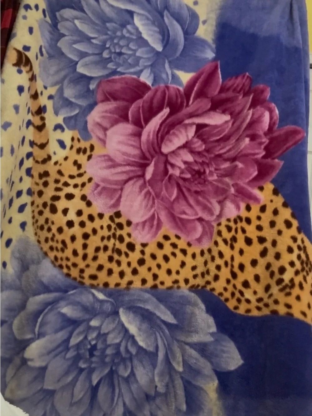 Thick comforter with flowers and Cheeta